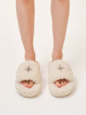 SMFK CROSS MOTIF FAUX FUR PLATFORM SLIDES SIZE 37/ US 6